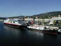 WACHABL�SUNG. Am 18. Mai 2002 startete die M/S  Trollfjord zur Jungfernfahrt in bergen und nahm damit den Liniendienst auf der Hurtigruten auf. Sie l�ste die M/S  Nordstjeren  ab. Die Jungfernfahrt war eigentlich f�r den 07. Mai geplant. Doch durch Bauverz�gerungen an der M/S  The World  konnte die Bauwerft - Fosen Mekaniske Verksteter - die  Trollfjord  nicht p�nktlich ausliefern. F�r die Reederei und die Werft war es ein gro�es Desaster - f�r mich ein riesen Gl�ck. Denn am 07. Mai war ich noch in Deutschland.