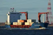 Die ECL Challenger IMO-Nummer:9114787 Flagge:Barbados L�nge:100.0m Breite:16.0m Baujahr:1995 Bauwerft:ENVC,Viana do Castelo Portugal nach Hamburg einlaufend bei L�he am 24.11.13