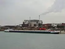 PECUNIA(06105006; L=135; B=11,45m; 3819t; Bj.2007)wurde soeben im Ennshafen von seiner Fracht gelöscht; 131126