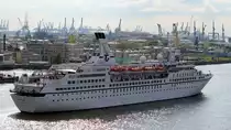 Die Astor am 12.2013 bei der Ausfahrt aus dem Hafen von Hamburg.