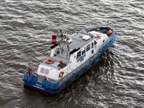 Die WS 35 am 12.05.2013 auf der Elbe im Hafen von Hamburg.