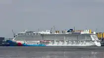 Die Norwegian Breakaway am 21.03.2013 an der Columbuskaje in Bremerhaven auf der Weser.
