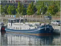 Dieses Namenlose Hausboot lag am 18.09.2013 in Kiel im Binnenhafen.