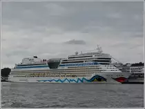 Am 21.09.2013 hatte das Kreuzfahrtschiff  AIDA SOL  in Hamburg angelegt. Schiffsdaten: Gebaut von der Meyer Werft Gmbh in Papenburg (D), Stapellauf 27.02.2011, IMO-Nr 9490040, L 253.33 m, B 32.2 m, 33991 PS, max 21,8 kn, Passagiere 2580, Besatzung 611 Pers. 