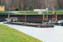 Poln. Schubverband mit SB Navigor-4 (08356032) am 07.01.2014 Ausfahrend aus der Schleuse Niegripp im Niegripper Verbindungskanal zur Elbe zu Tal.