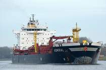 Tanker Admiral IMO-Nummer:9234616 Flagge:Gibraltar Länge:168.0m Breite:26.0m Baujahr:2002 Bauwerft:3 Maj Shipbuilding Industry,Rijeka Kroatien bei Rendsburg im NOrd-Ostsee-Kanal am 18.01.14