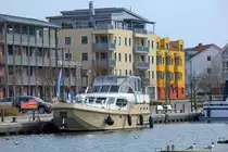 Die Schulz 40 Yacht Louisa liegt im Hafen von Waren (Müritz) zum Mieten bereit. - 02.04.2014