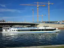 FGS Pegasus (05114010 , 34 x 5,10) am 20.03.2014 auf der Spree zu Berg. Im Hintergrund die Hugo-Preuß-Brücke und die Einfahrt zum Humboldhafen. 