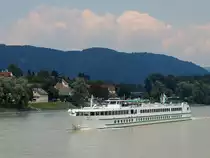 MONET(01822874; L=110; B=11,4m; 3x487PS; 160Passagiere; Bj.1999) bei Schallemmersdorf Donauaufwärts; 130830