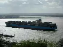 Maersk Antares (IMO 9342504 , 337,60 x 45,60) läuft am 13.04.2014 Höhe Blankenese nach Hamburg ein.