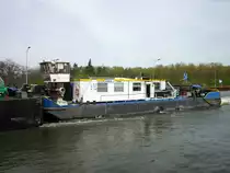 SB Fabico-7 (25100037 , 27,17 x 8,71) am 17.04.2014 im MLK kurz v.d. Trogbrücke über die Elbe mit Fahrtrichtung WOB.