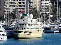 Die Salem am 13.04.2014 im Hafen von Palma de Mallorca. Sie ist 75m lang und 8m breit.