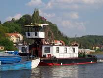 Schubschiff  Rio-1  aus D�cin (Tschechien) am 01.05.2005 zu Tal in Mei�en am Elbe-Km 81 / Reederei EVD / Europanummer 9548003 / Tonnage 38 t / L�nge: 24,85 m / Breite: 9,13 m / Tiefgang: 1,20 m / Eichnummer: L Dc 699 CS / Baujahr ? / Antrieb ?