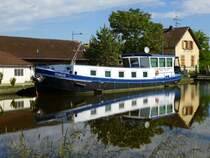 Mlhausen (Mulhouse), das Hausboot  Risico  auf dem Rhein-Rhone-Kanal, Mai 2014