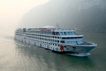  Yangtse Gold 1  durchfährt die morgendlichen Schluchten des Yangtse, 31.08.2011