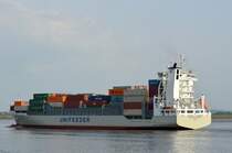 Bianca Rambow IMO-Nummer:9297591 Flagge:Deutschland Länge:134.0m Breite:23.0m Baujahr:2004 Bauwerft:Sietas,Hamburg Deutschland passiert nach Hamburg einlaufend den Ponton Op'n Bulln Blankenese am 22.05.14