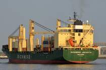 Die Rickmers Jakarta IMO-Nummer:9292010 Flagge:Marshallinseln Länge:194.0m Breite:28.0m Baujahr:2003 Bauwerft:Xiamen Shipyard,Xiamen China am 22.05.14 nach Hamburg einlaufend vor Blankenese.