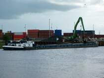 GMS Nautrans (06004246 , 80 x 8,25) wurde am 14.05.2014 im Hafen Wustermark (Havelkanal) von einem Sennebogen 850 Bagger beladen.