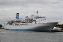 Die Thomson Spirit machte auf ihrem Weg von Newcastle nach Helsinki im Hafen von Warnemnde Pause.29.05.2014