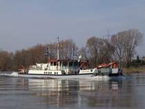 Das Messschiff  Elbegrund  aus Magdeburg am 05.04.2005 zu Berg unterhalb der F�hrstelle Coswig-K�titz (Elbe-Km 73).
