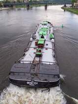 Der Heckradschlepper LR  Beskydy  aus Praha (Prag) zu Berg am 11.05.2005, Ort: Mei�en - Altstadtbr�cke, Elbe-Km 82,1 / Registrier-Nr. 103671, Eich-Nr. L Dc 760, Tonnage 50 t, L�nge 57,50 m, Breite 9,40 m / Das Schiff ist der letzte aktive Heckradschlepper auf der Elbe.