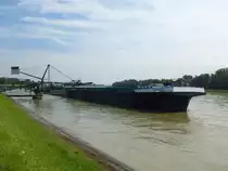 GMS  Samary , wird mit Kies beladen, bei Rheinau(Rhinau) am Rheinseitenkanal, Aug.2014