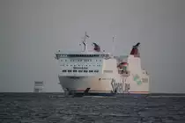 Stena Line F�hre Mecklenburg-Vorpommern auf dem Weg von Trelleborg nach Rostock �berseehafen beim Einlaufen in Warnem�nde
um 05:35 Uhr im Hintergrund Marina und TT-Line F�hre Robbin Hood.06.08.2014