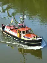 Deutschland, Saarland, Merzig,  de ol Trischen  wurde als Schleppboot für die Arbeit mit Schuten im Wattenmeer (Behördenboot) bis zur Außerbetriebsetzung Mitte der 80er Jahre eingesetzt. Daher hat sie geringen Tiefgang und einen flachen Boden, so konnte Sie im Wattenmeer ohne weiteres trockenfallen. Heimathafen war Friedrichskoog. Baujahr: 1949 - Motorisierung: luftgekühlter Deutz 6-Zylinder Diesel. Fotografiert von der Brücke über die Saar in der Merziger Strasse in Merzig. 06.08.2014
