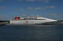 HSC Gotlandia Fähre nach Gotland. Heimathafen Visby IMO: 922
Baujahr:  1999, Länge: 112 m. Breite: 16 m, Geschwindigkeit: 32 Knoten. Gebaut bei Alstom Leroux Naval, Frankreich. Passagiere: 700. Pkw-Plätze:150. Gesehen in Oskarshamn an der Hafenausfahrt Richtung Gotland am 16.07.2014.
