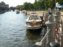 Hochbetrieb auf der Spree in Berlin-Mitte im Juni 2007