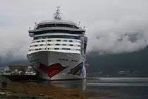 AIDAluna hat am Morgen des 28.7.2014 in der Kleinstadt Åndalsnes festgemacht.