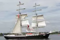 09.08.14 / die Mercedes kurz vor dem Anlegen im Rostocker Stadthafen