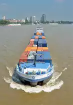 Frontbild von der Hohenzollernbrücke auf das GMS  VRIDO II  auf dem Rhein in Köln - 31.07.2014