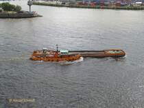 JOHANNES DALMANN am 26.8.2014 mit Baggergutschute, Hamburg, Elbe, Höhe Dockland /
Eisbrecher + Schlepper der HPA / Lüa 28,25 m, B 7,5 m, Tg 2,9 m / 1 Deutz-Diesel, 853 kW (1160 PS)  / 1949 bei Norderwerft, Hamburg /
