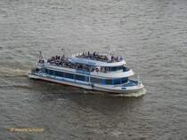 OLYMPIC STAR   (ENI 04802280) am 26.8.2014, Hamburg, Elbe Höhe Dockland /
Binnenfahrgastschiff / Lüa 34,26 m, B 10,27 m, Tg 1,5 m / 1 Diesel 348 kW, 1 Schottel SRP 200 / 250 Pass. / 2002 bei Tangermünde, Werft Genthin / Eigner: Rainer Abicht, Hamburg /
