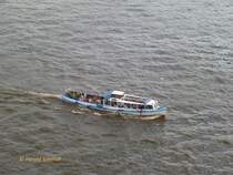 OTTO ABICHT am 26.8.2014, Hamburg, Elbe Höhe Dockland /
Traditionelle Rundfahrt-Barkasse / Lüa 18,65 m, B 4,29 m, T 1,29 m / 100 PS / max. 97 Fahrgäste / 1917 bei Breuning in Hamburg /
