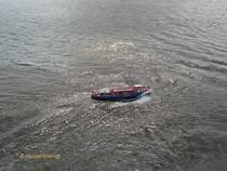 PETER (H 16688) am 26.8.2014, Hamburg, Elbe Höhe Dockland /
Barkasse / Lüa 18,36 m, B 4,52 m, Tg 1,48 m / 230 PS / max. 109 Pass. / 1939 bei Bonne, Hamburg /
