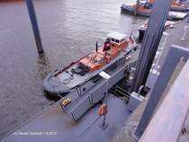 GALANT am 1.6.2012, Hamburg, Elbe, Liegeplatz Vorsetzen (Sielponton) /

Schlepper / Lüa 14,87 m, B 3,91 m, Tg 1,25 m / 1927 bei Oelkers, Hamburg-Neuhof, Verbunddampfmaschine, 92 PS, Heizfläche 25 m², für L&R / 1960 Umbau bei Jastram auf Diesel, 120 PS / jetzt 140 PS / 1971 an Helmut Kau / 1999 an Heinrich K. Vogler /

