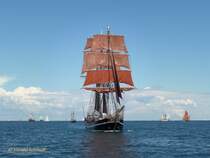 EYE OF THE WIND (IMO 5299864) am 25.6.2014 auf der Kieler Förde /
Brigantine / Lüa 40,23 m, B 7,01 m, Tg 2,7 m / Segelfläche 750m² / 1 Diesel, 441 kW, 600 PS, 8 kn / 1911 bei C. Lühring, Brake / Flagge: UK, Heimathafen: Jersey /

