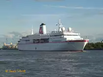 DEUTSCHLAND (IMO 9141807) am 26.8.2014, Hamburg auslaufend, Elbe Höhe Überseebrücke /
Kreuzfahrer / BRZ 22.496 / Lüa 175,3 m, B 23 m, Tg 5,79 m / 4 MaK-Diesel, ges. 12.320 kW, 16.755 PS, 2 Propeller, 20 kn / 1998 bei HDW, Kiel / die Gesellschaft ging Ende 2014 in Insolvenz /