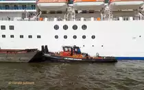 FAVORIT (ENI 05101290) am 26.8.2014, Hamburg, Elbe, Kreuzfahrtterminal Altona, bei der Entsorgung der COSTA MEDITERRANEA /
Ex PINNAU (1953 – 1965), WINDSPIEL (1966 – 1980) /
Schubschlepper / BRZ 50 / Lüa 19,07 m, B 5,42 m, Tg 2,8 m / 1 Deutz-Diesel, 600 PS, 1 Propeller / 1953 bei Th. Buschmann, Hamburg, 1980 bei Pohl & Jozwiak, Hamburg, Umbau zum Schubschlepper,
