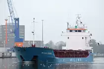 Die Wilson Gdynia IMO-Nummer:9056064 Flagge:Barbados Länge:88.0m Breite:13.0m Baujahr:1994 Bauwerft:Slovenske Lodenice,Komarno Slowakei im Nord-Ostsee-Kanal bei Rendsburg am 03.12.14 