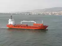 Die ATIU ist ein Containerschiff und fährt unter der Flagge von Cook Islands (IMO: 8820937, MMSI: 518258000). Hier bei der Einfahrt in den Hafen von Izmir am 09.11.2010