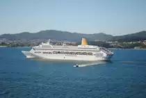 Mit der Oriana baute die MEYER WERFT das seinerzeit modernste Kreuzfahrtschiff! Sie nahm im April 1995 ihren Dienst für C&O Cruises auf und wurde von Queen Elisabeth persönlich in Southampton getauft. Hier eine Aufnahme vom 06.09.2011 bei der Einfahrt in Vigo.