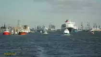 QUEEN MARY 2 (IMO 9241061) am 1.10.2013, Hamburg auslaufend, Elbe  Höhe Neumühlen /

Passagierschiff / Cunard Line / 148.528 BRZ / Lüa 345,03 m, B 41 m, Tg  m / ges. 126.870 kW, 4 E-Fahrmotore 86.000 kW, 4 Pods, 26,5 (30) kn / 1310 Kab., Max. 3090 Pass., 1253 Bes. / 2003 bei Chantiers de l´Atlantique, St. Nazaire /
