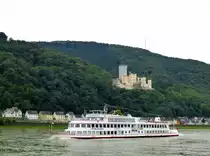 MS  Stolzenfels  vor dem Schlo� Stolzenfels am Rhein, Stapellauf f�r das 80m lange Ausflugsschiff war 1979, Sept.2014