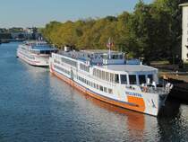 Die KFGS Bellriva (u.a.ex Italia d. KD , 07001702 , 104,74 x 11,61m) und Alemannia (ex Deutschland der KD , 07001703 , 110 x 11,60m) am 19.10.2014 in Straßburg.