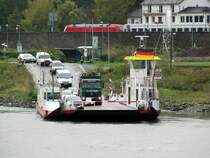 Fähre Sankta Maria (04808360) am 22.10.2014 auf der Links-Rheinischen Seite in Bad Breisig. Die Fähre verbindet verbindet Bad Breisig mit dem Rechts-Rheinischen Bad Hönningen.