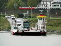 Fähre Sankta Maria (04808360) am 22.10.2014 auf der Links-Rheinischen Seite in Bad Breisig. Die Fähre verbindet verbindet Bad Breisig mit dem Rechts-Rheinischen Bad Hönningen.