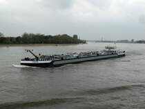 TMS Louisa (04810610 , 84,78 x 9,48m) hat am 23.10.2014 Rees zu Berg passiert.  